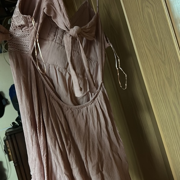 Woman’s pink lace romper - Picture 2 of 2